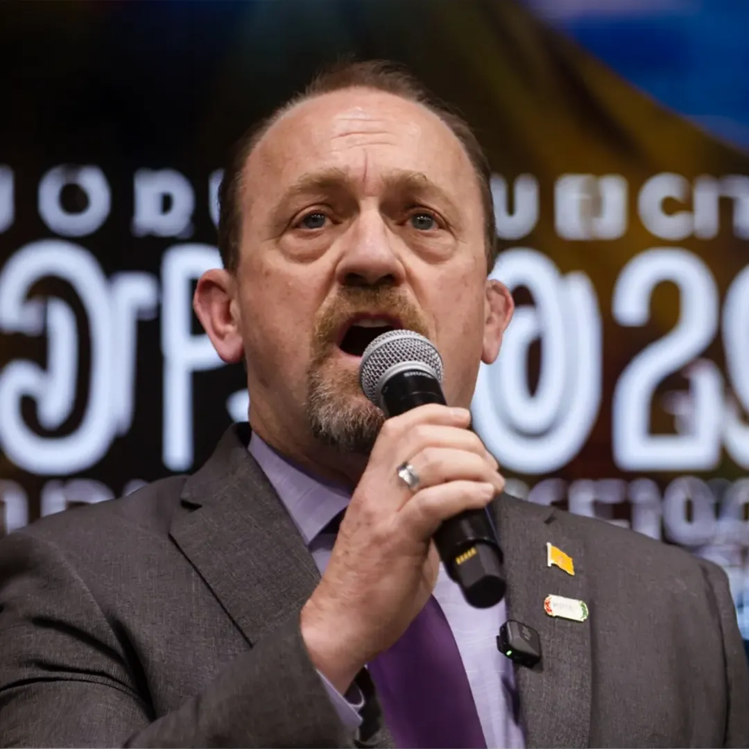 Gregg Hull speaking at a campaign event